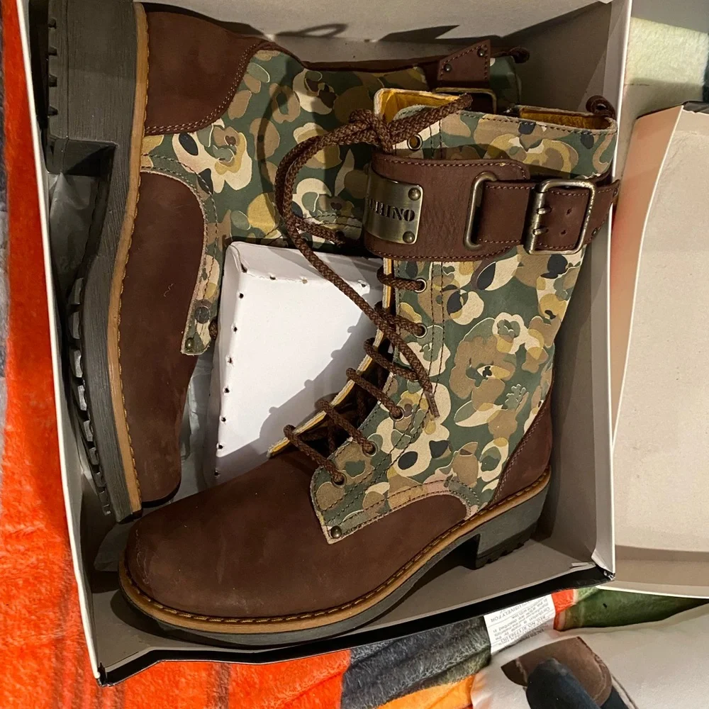 NIB Moschino Made In Italy Camouflage Lace-Up Boots 35 - Picture 1 of 5